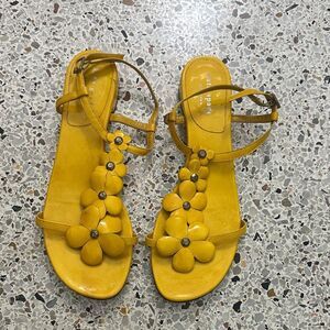 Kate Spade yellow patent leather flower sandals flats 8.5